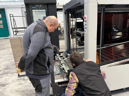 Pourquoi les machines à fente automatiques complètes changent la donne pour la production à haut volume