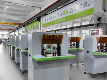 Un guide complet des machines de coupe de la colonne vertébrale pour la fabrication de livres et de dossiers